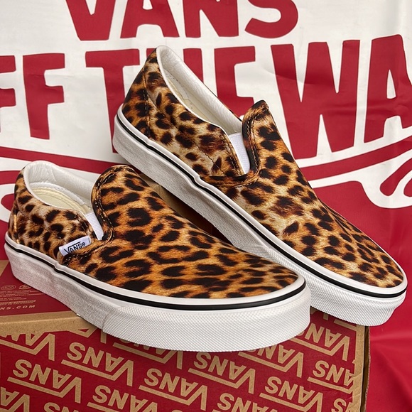 Vans Classic Slip-On
(Leopard) Black/Truewhite
VNOA5A08316
WMNS sneakers - Picture 6 of 16